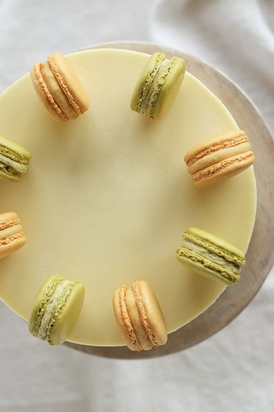Macaron occasion cake