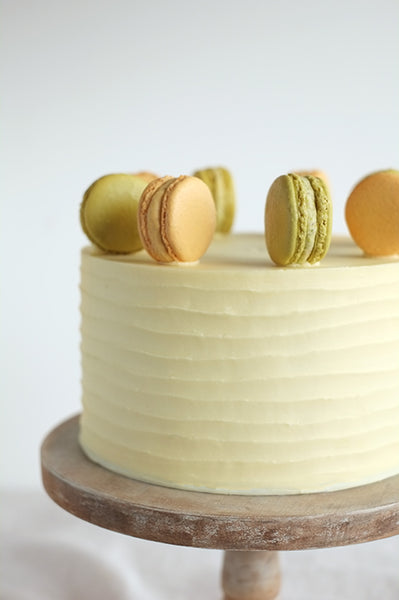 Macaron occasion cake