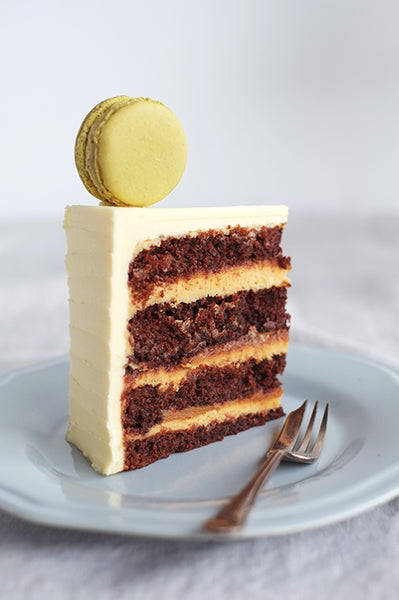Macaron occasion cake